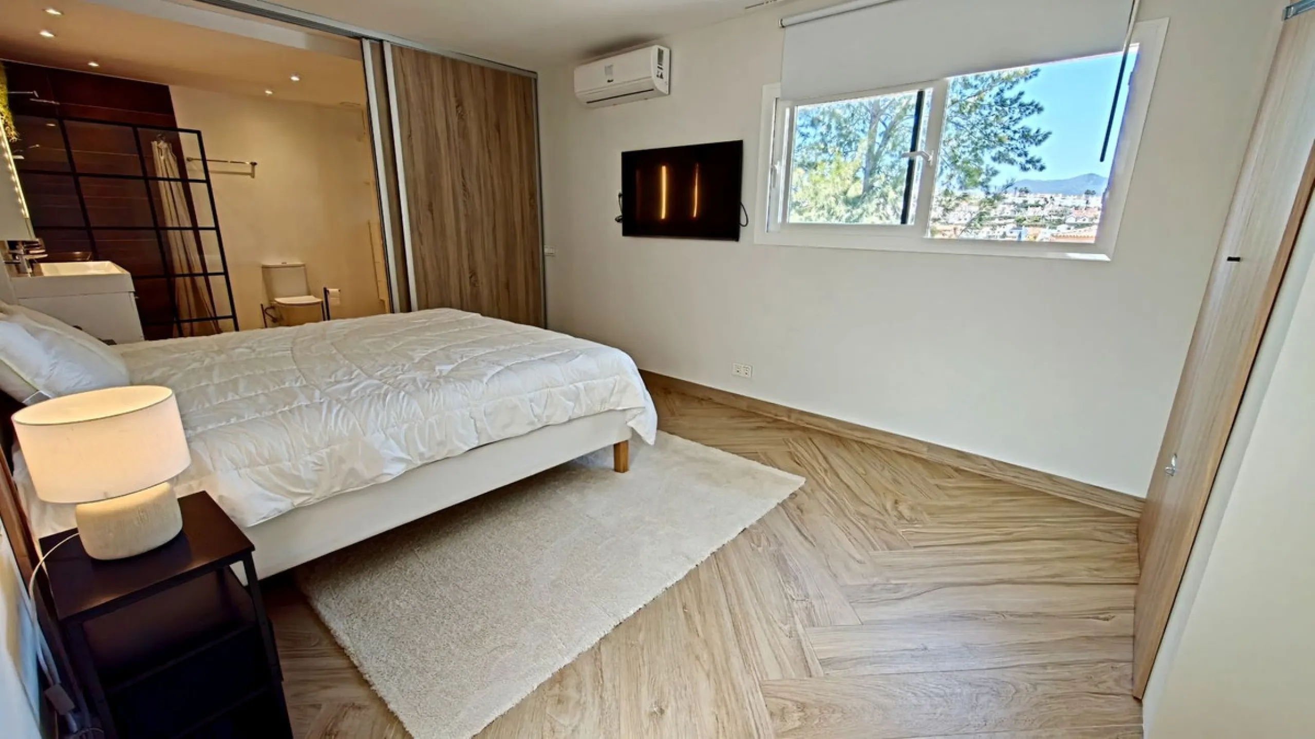 Stunning fully Renovated Townhouse with Guest Apartment, Rooftop Solarium & Resort Facilities on the New Golden Mile