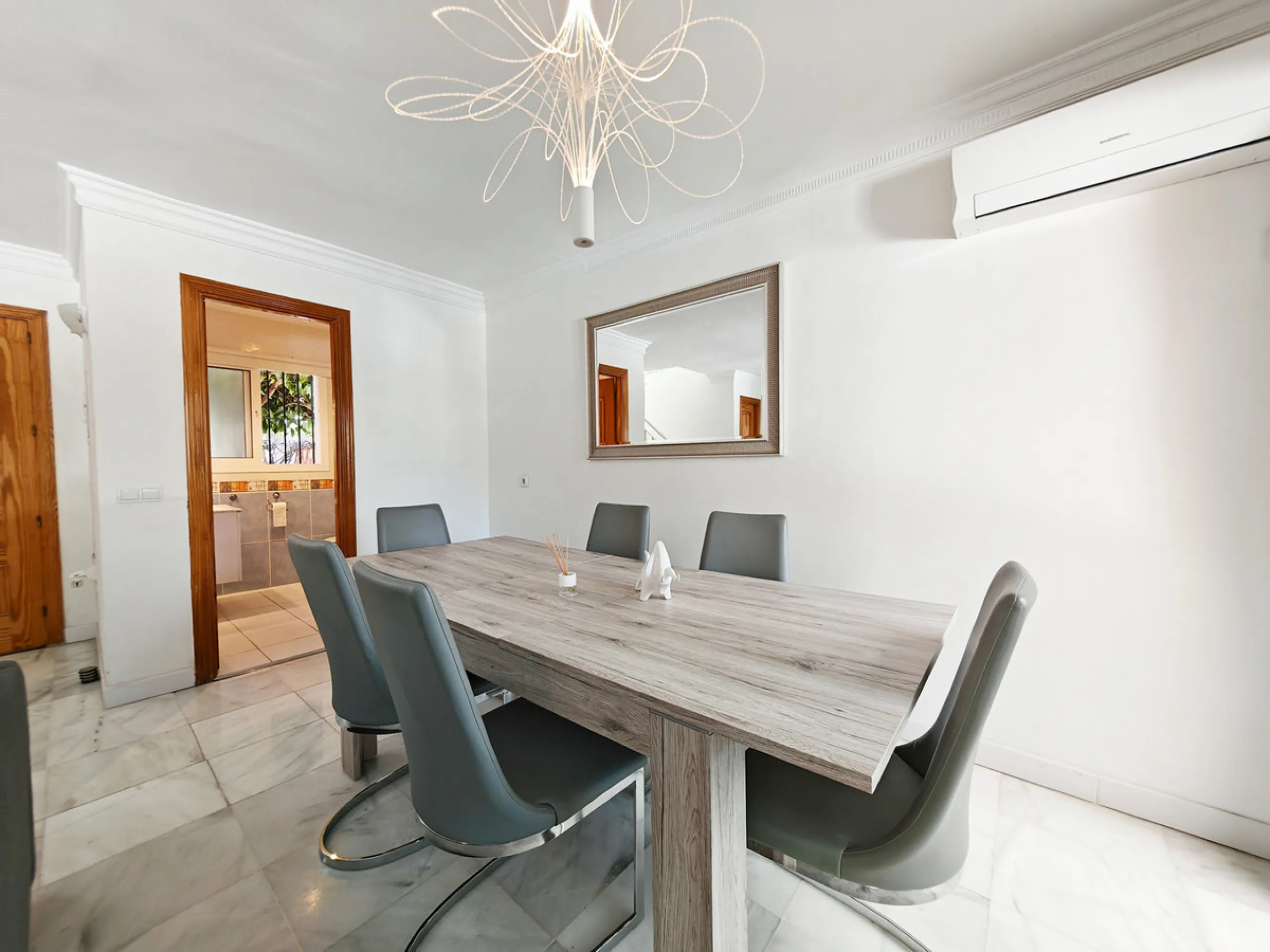 Town House for sale in , Mijas Costa with 5 bedrooms, 4 bathrooms and with orientation south/west, with private swimming pool, private garage (2 parking spaces) and private garden. Regarding property dimensions, it has 210 m² built and 140 m² terrace. Has