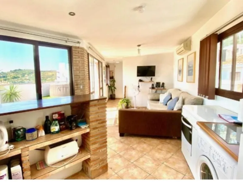 Exclusive Investment Building with Tourist Apartments – Panoramic Views of the Guadalhorce River and Málaga