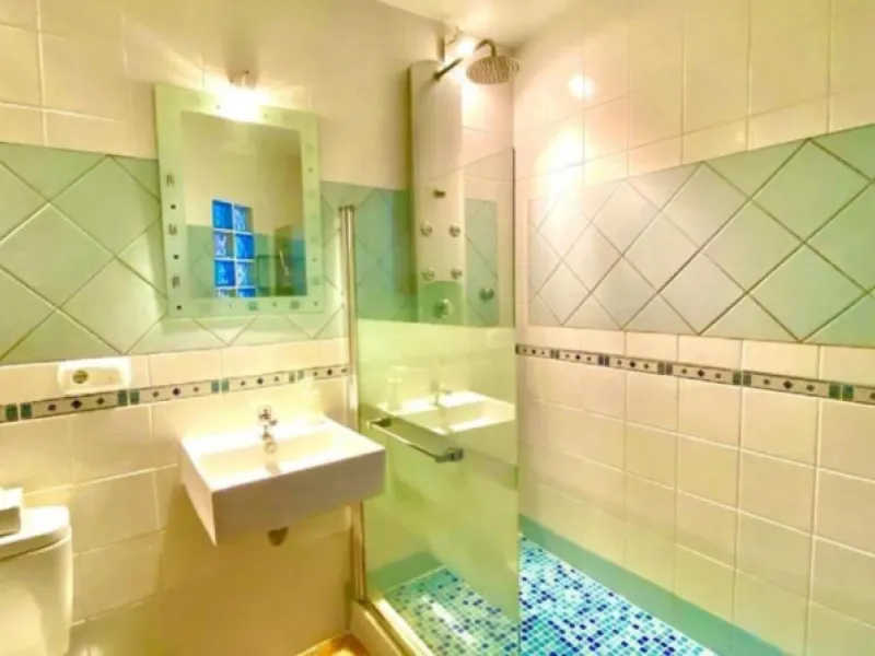 Exclusive Investment Building with Tourist Apartments – Panoramic Views of the Guadalhorce River and Málaga