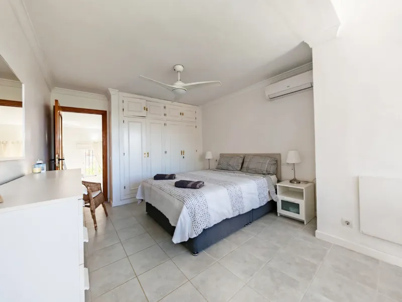Town House for sale in , Mijas Costa with 5 bedrooms, 4 bathrooms and with orientation south/west, with private swimming pool, private garage (2 parking spaces) and private garden. Regarding property dimensions, it has 210 m² built and 140 m² terrace. Has