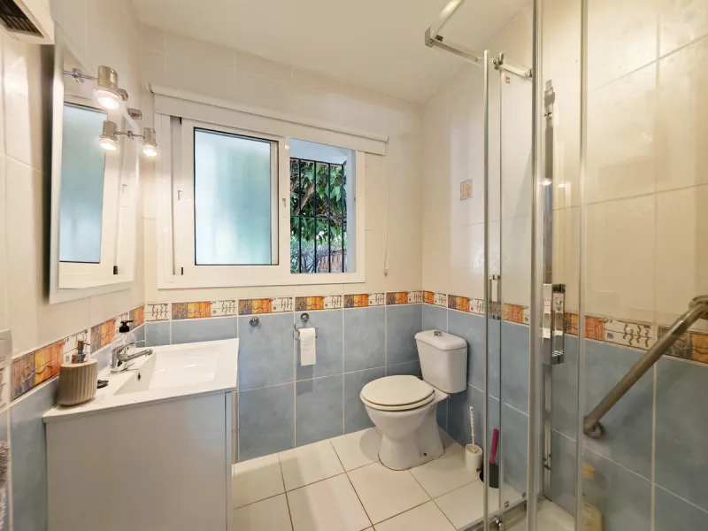 Town House for sale in , Mijas Costa with 5 bedrooms, 4 bathrooms and with orientation south/west, with private swimming pool, private garage (2 parking spaces) and private garden. Regarding property dimensions, it has 210 m² built and 140 m² terrace. Has