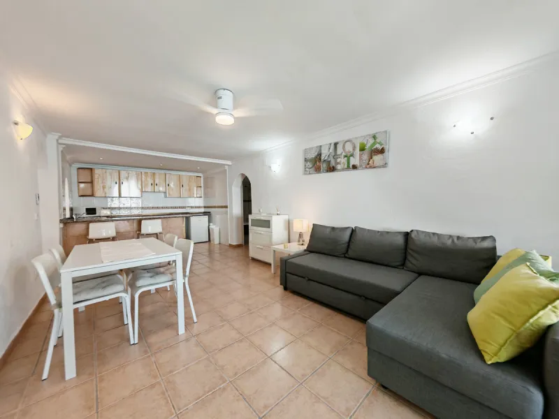 Town House for sale in , Mijas Costa with 5 bedrooms, 4 bathrooms and with orientation south/west, with private swimming pool, private garage (2 parking spaces) and private garden. Regarding property dimensions, it has 210 m² built and 140 m² terrace. Has