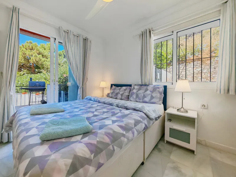 Town House for sale in , Mijas Costa with 5 bedrooms, 4 bathrooms and with orientation south/west, with private swimming pool, private garage (2 parking spaces) and private garden. Regarding property dimensions, it has 210 m² built and 140 m² terrace. Has