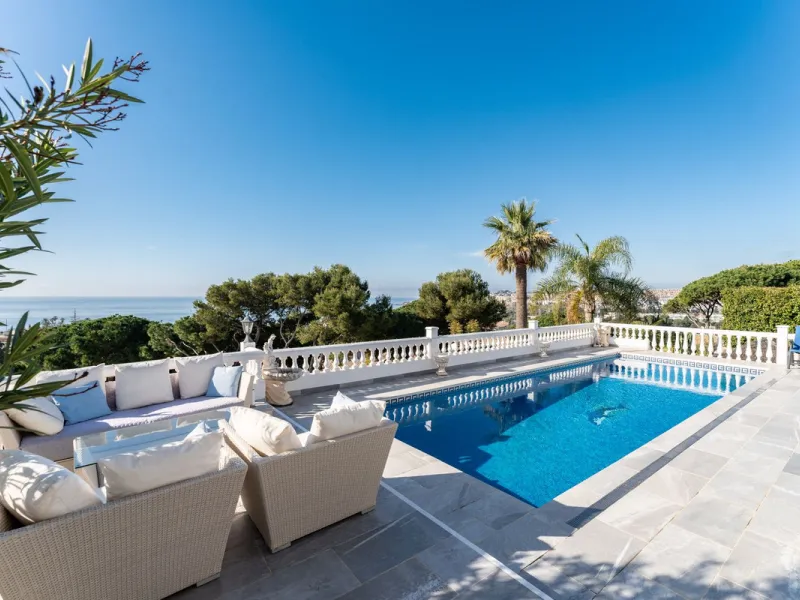 House - Detached Villa в продаже в Mijas, Málaga. В доме 6 спален и 5 ванных комнат. Площадь дома 304 м². Площадь участка 900 м²