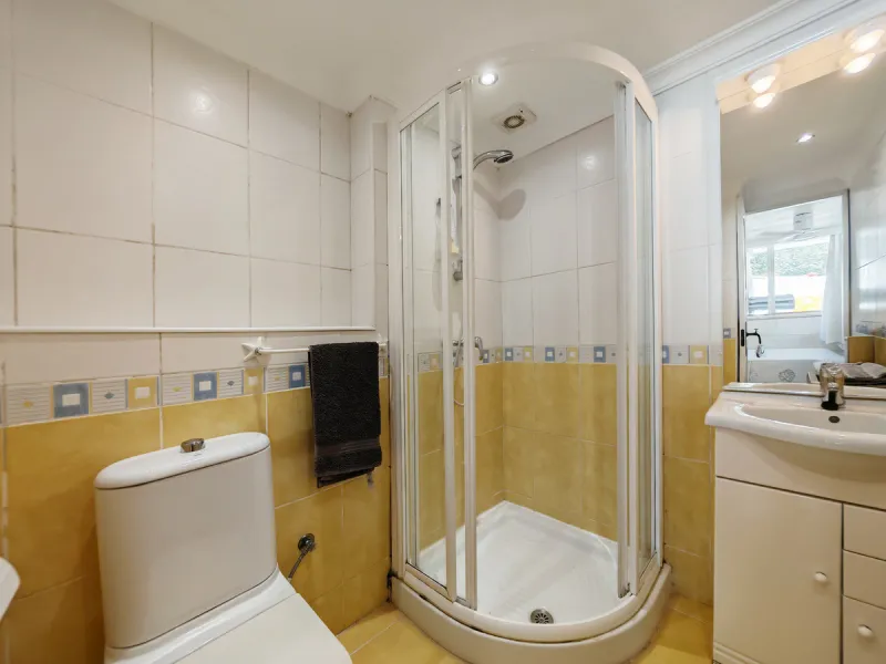 Town House for sale in , Mijas Costa with 5 bedrooms, 4 bathrooms and with orientation south/west, with private swimming pool, private garage (2 parking spaces) and private garden. Regarding property dimensions, it has 210 m² built and 140 m² terrace. Has