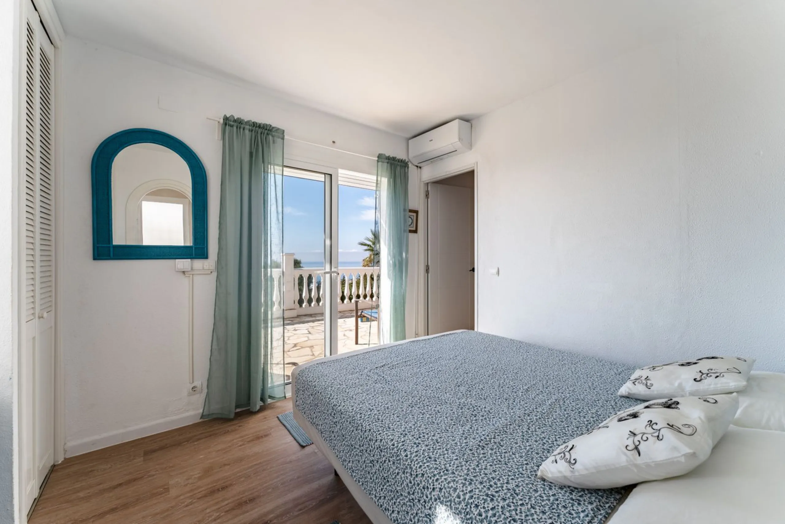 House - Detached Villa в продаже в Mijas, Málaga. В доме 6 спален и 5 ванных комнат. Площадь дома 304 м². Площадь участка 900 м²