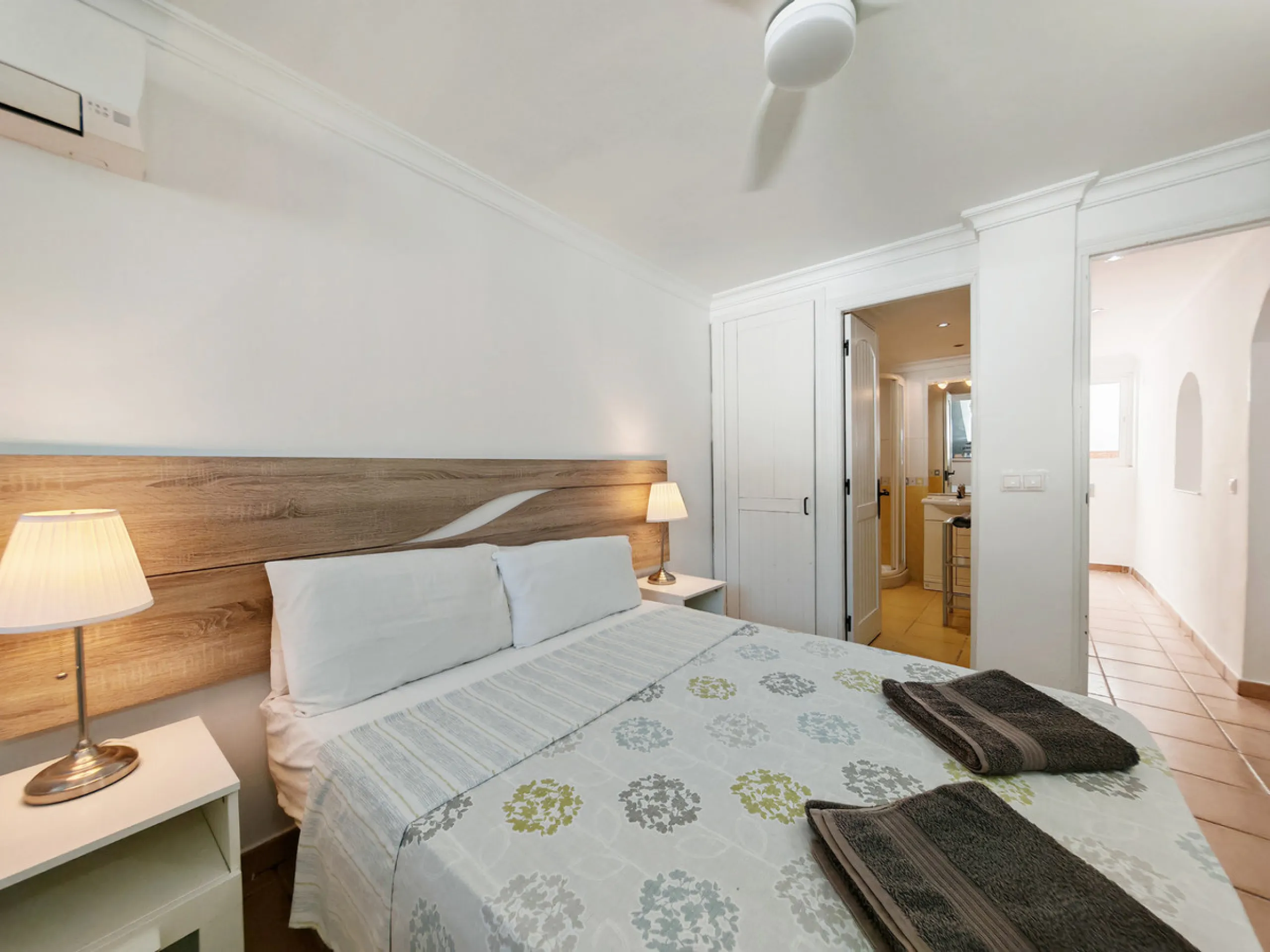 Town House for sale in , Mijas Costa with 5 bedrooms, 4 bathrooms and with orientation south/west, with private swimming pool, private garage (2 parking spaces) and private garden. Regarding property dimensions, it has 210 m² built and 140 m² terrace. Has