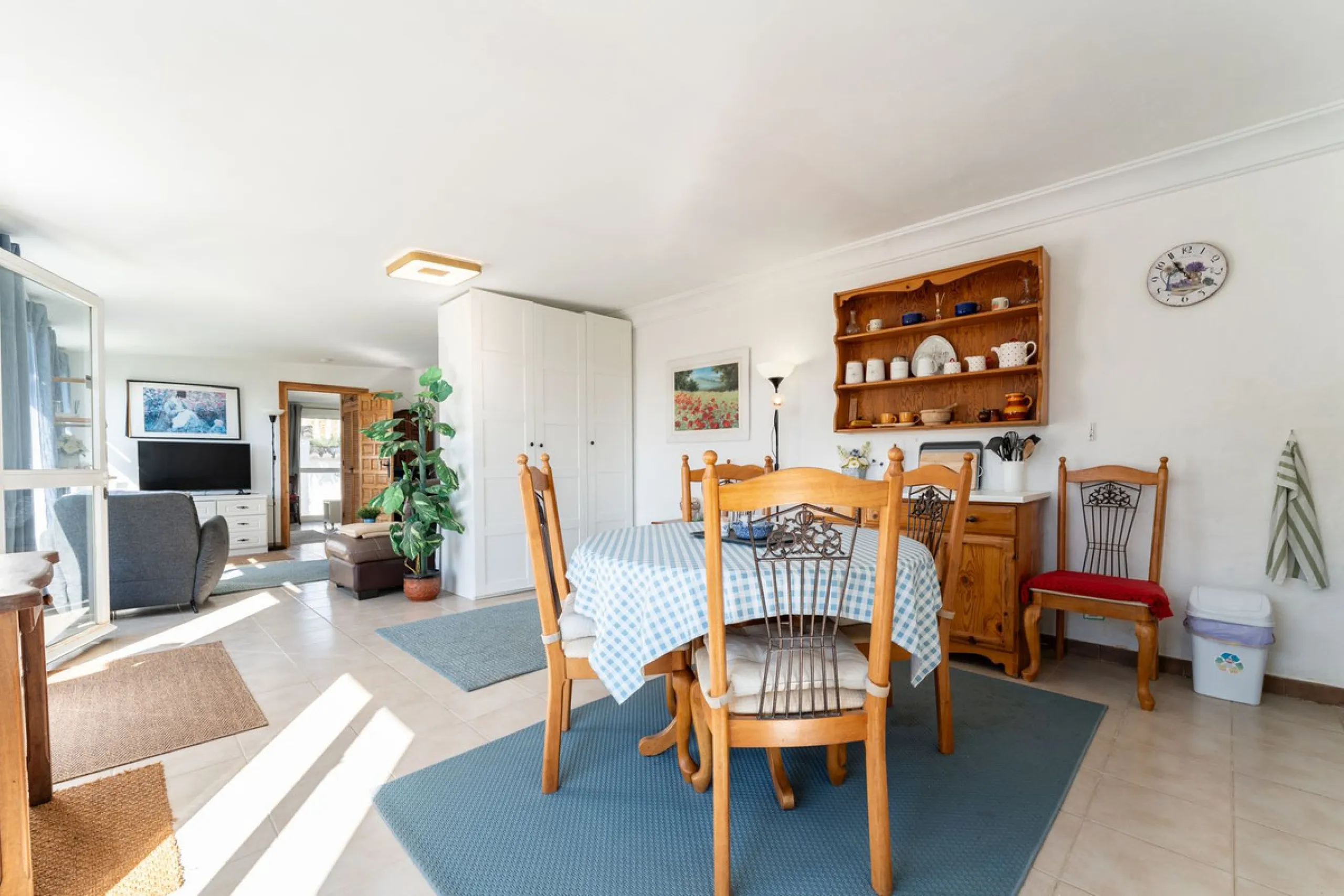 House - Detached Villa в продаже в Mijas, Málaga. В доме 6 спален и 5 ванных комнат. Площадь дома 304 м². Площадь участка 900 м²