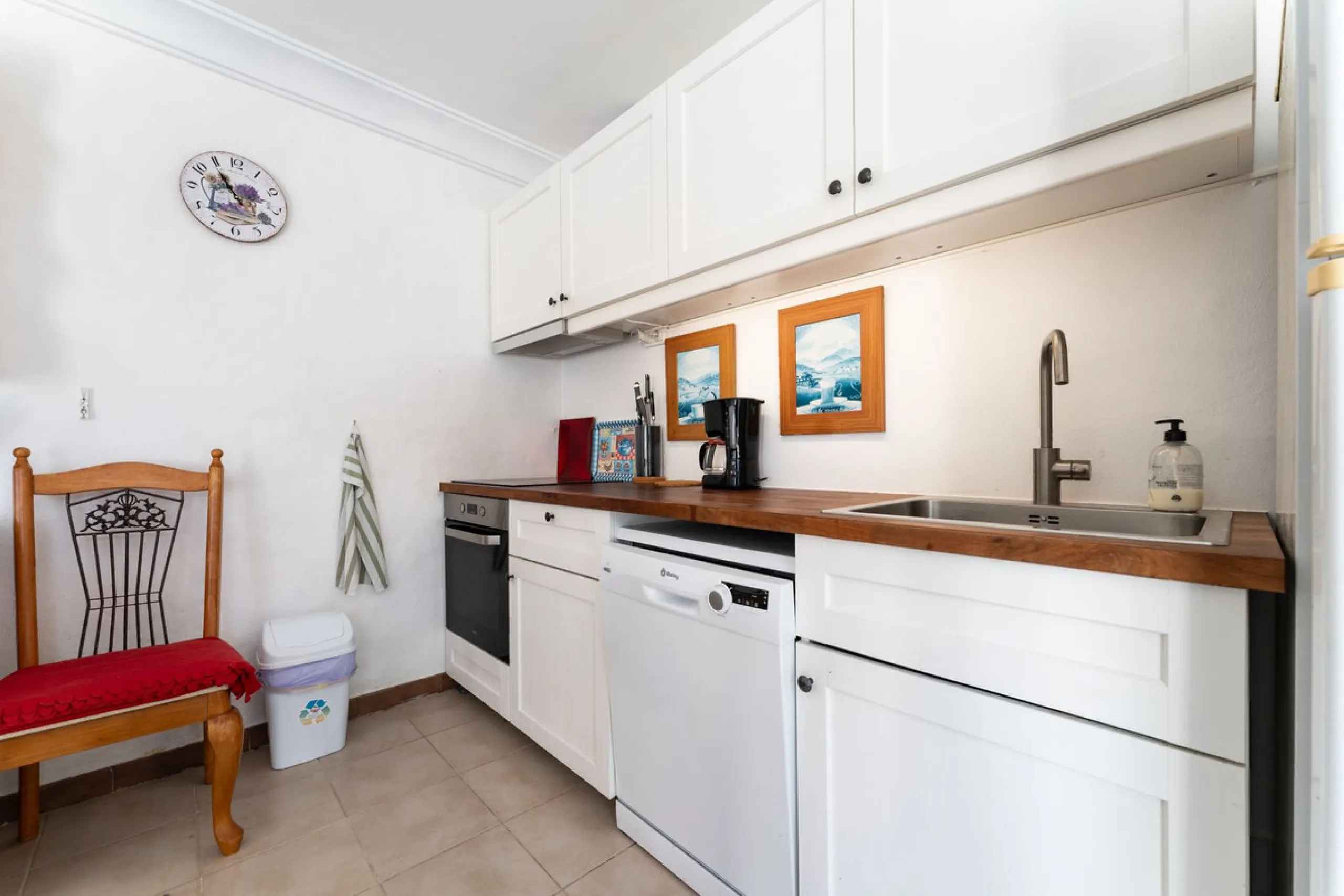 House - Detached Villa в продаже в Mijas, Málaga. В доме 6 спален и 5 ванных комнат. Площадь дома 304 м². Площадь участка 900 м²