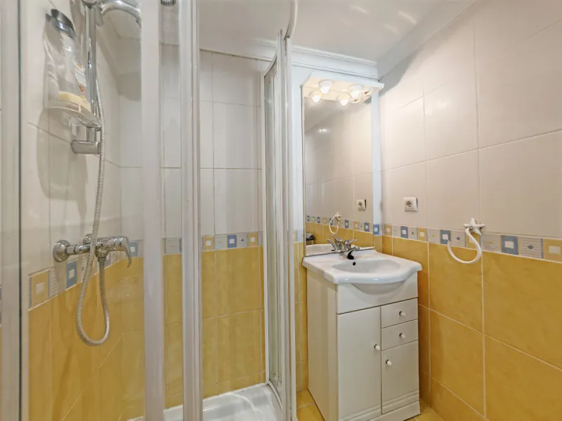 Town House for sale in , Mijas Costa with 5 bedrooms, 4 bathrooms and with orientation south/west, with private swimming pool, private garage (2 parking spaces) and private garden. Regarding property dimensions, it has 210 m² built and 140 m² terrace. Has