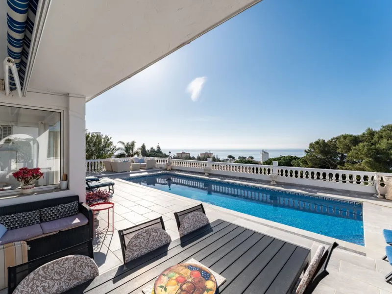 House - Detached Villa в продаже в Mijas, Málaga. В доме 6 спален и 5 ванных комнат. Площадь дома 304 м². Площадь участка 900 м²