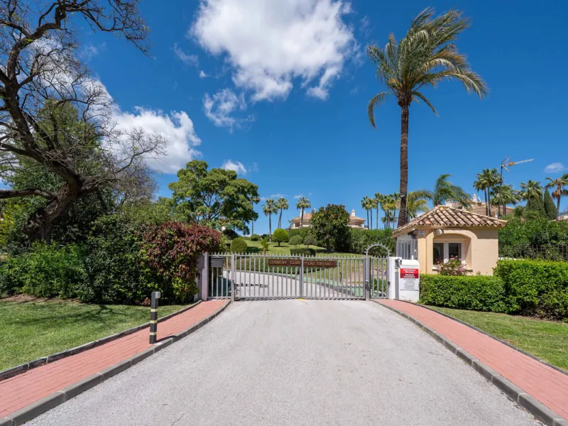 Discover a rare gem in Marbella: a fully modernized 4-bedroom, 4-bathroom apartment in an exclusive boutique community of just 18 residences. Offering 220m² of refined living space, this home boasts a sun-soaked 45m² terrace, a private outdoor BBQ kitchen