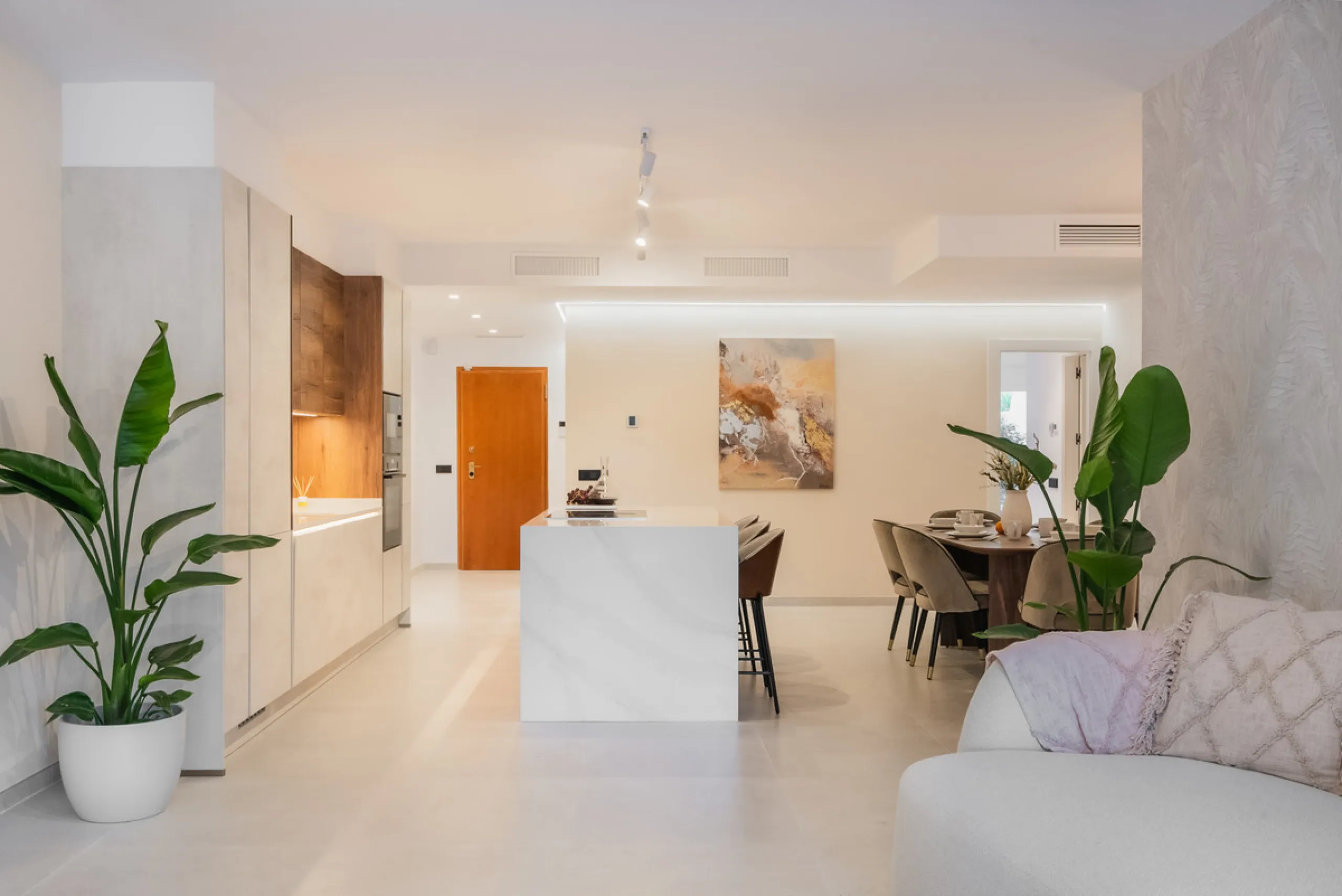 Discover a rare gem in Marbella: a fully modernized 4-bedroom, 4-bathroom apartment in an exclusive boutique community of just 18 residences. Offering 220m² of refined living space, this home boasts a sun-soaked 45m² terrace, a private outdoor BBQ kitchen