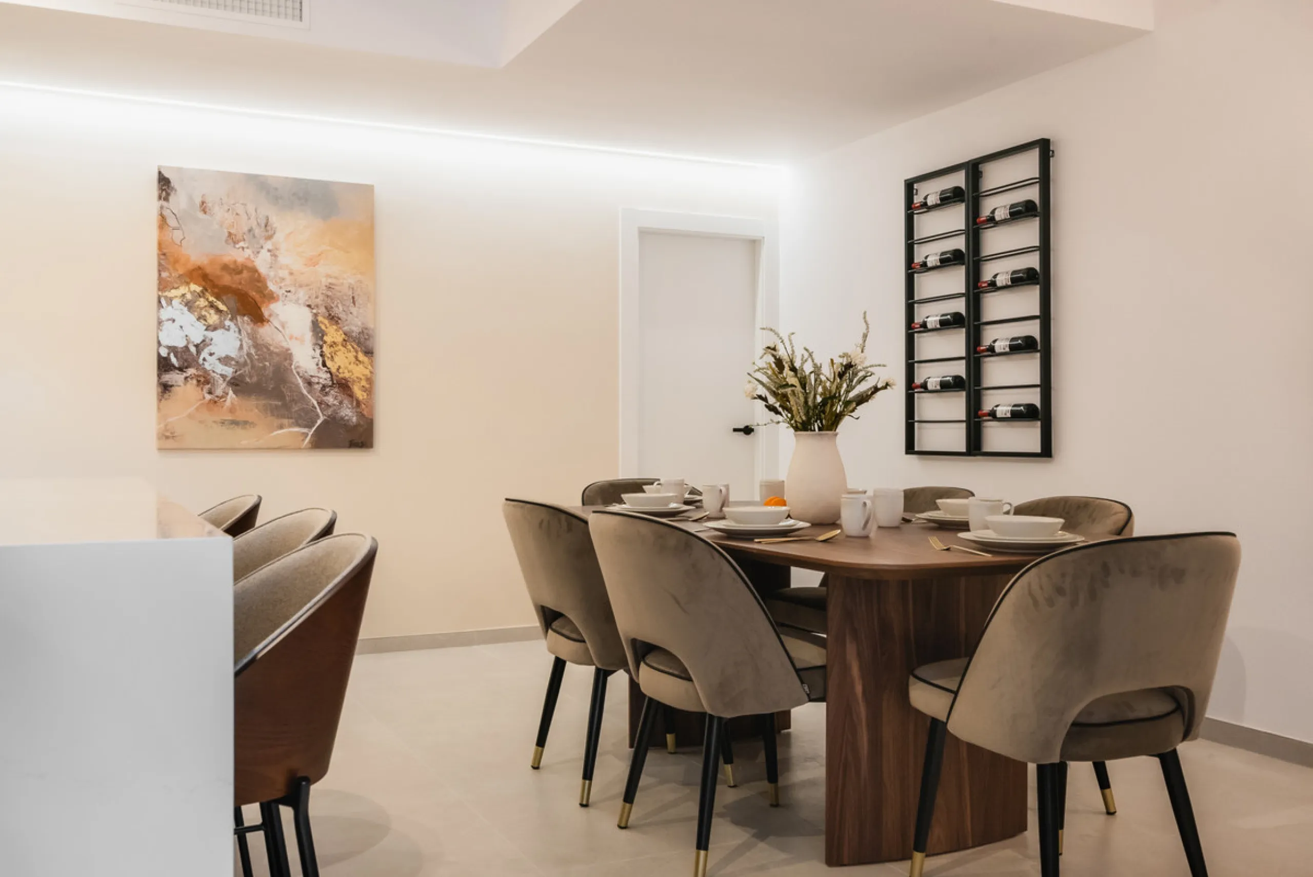 Discover a rare gem in Marbella: a fully modernized 4-bedroom, 4-bathroom apartment in an exclusive boutique community of just 18 residences. Offering 220m² of refined living space, this home boasts a sun-soaked 45m² terrace, a private outdoor BBQ kitchen