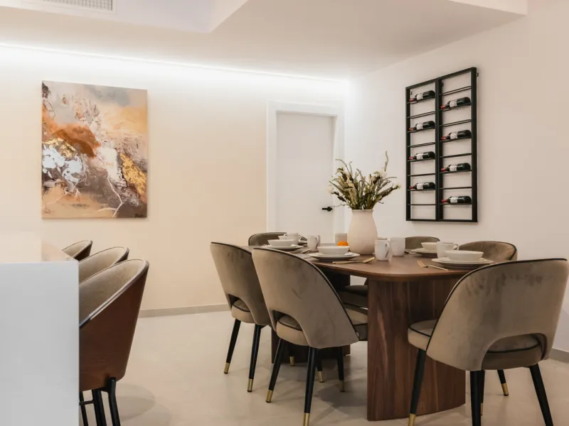 Discover a rare gem in Marbella: a fully modernized 4-bedroom, 4-bathroom apartment in an exclusive boutique community of just 18 residences. Offering 220m² of refined living space, this home boasts a sun-soaked 45m² terrace, a private outdoor BBQ kitchen