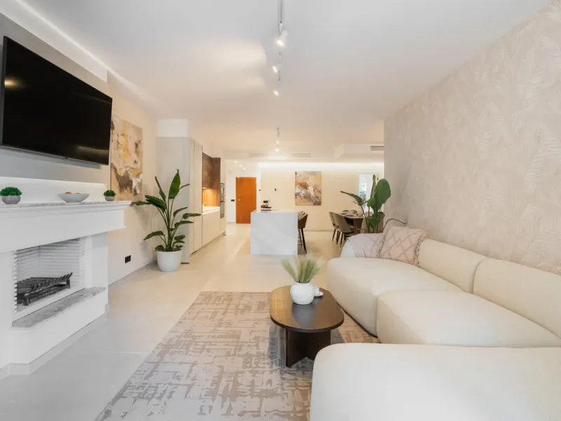Discover a rare gem in Marbella: a fully modernized 4-bedroom, 4-bathroom apartment in an exclusive boutique community of just 18 residences. Offering 220m² of refined living space, this home boasts a sun-soaked 45m² terrace, a private outdoor BBQ kitchen