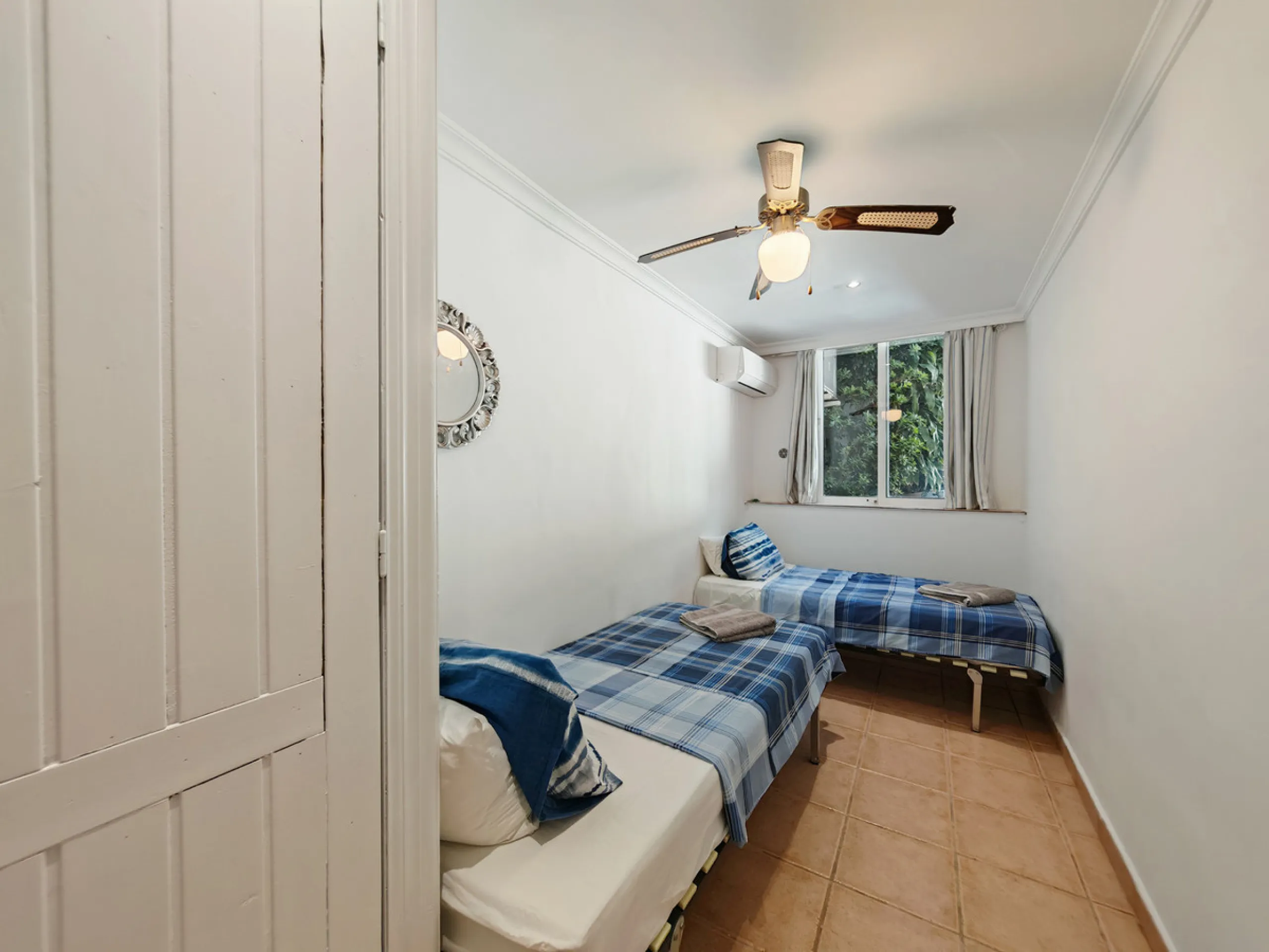 Town House for sale in , Mijas Costa with 5 bedrooms, 4 bathrooms and with orientation south/west, with private swimming pool, private garage (2 parking spaces) and private garden. Regarding property dimensions, it has 210 m² built and 140 m² terrace. Has