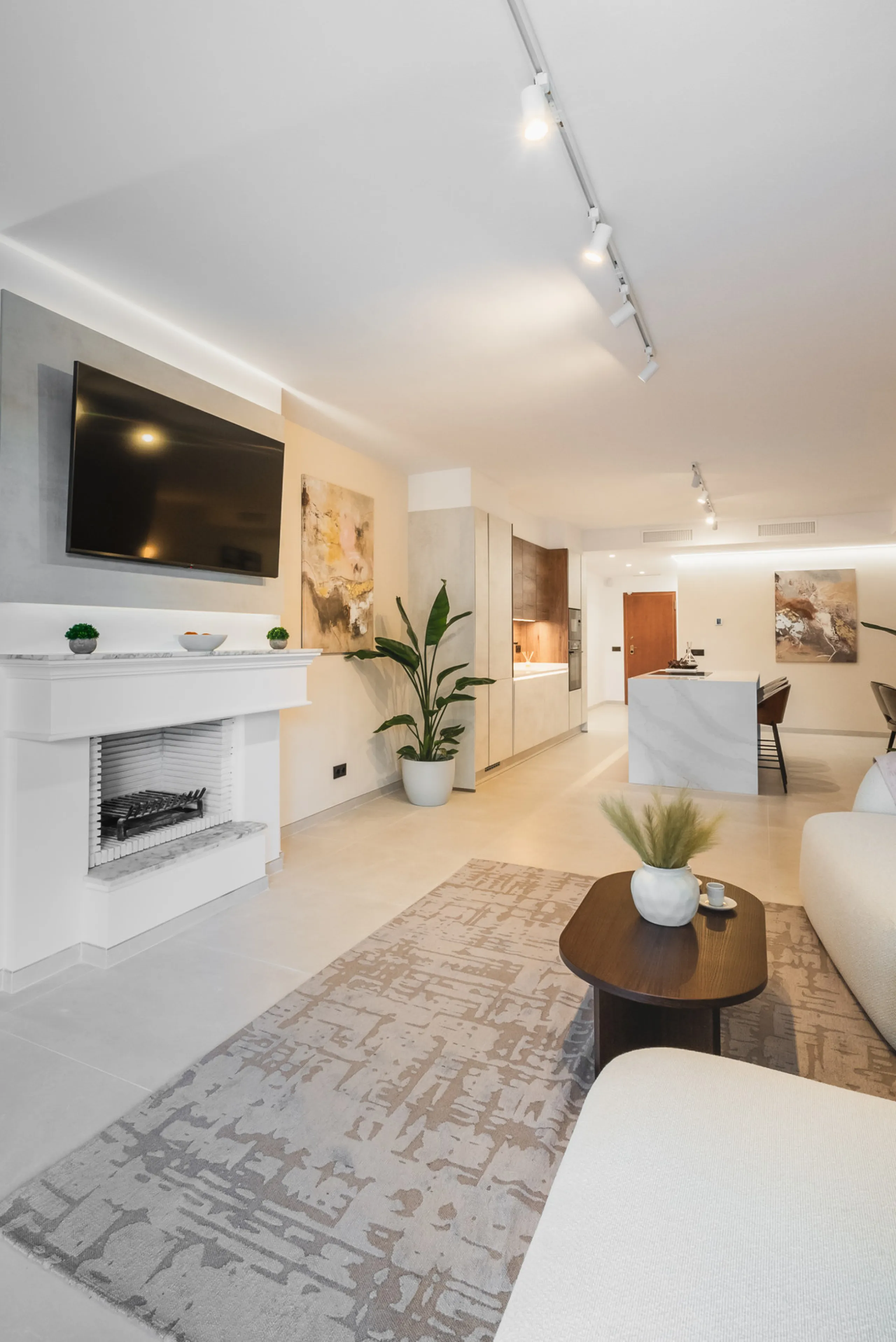 Discover a rare gem in Marbella: a fully modernized 4-bedroom, 4-bathroom apartment in an exclusive boutique community of just 18 residences. Offering 220m² of refined living space, this home boasts a sun-soaked 45m² terrace, a private outdoor BBQ kitchen