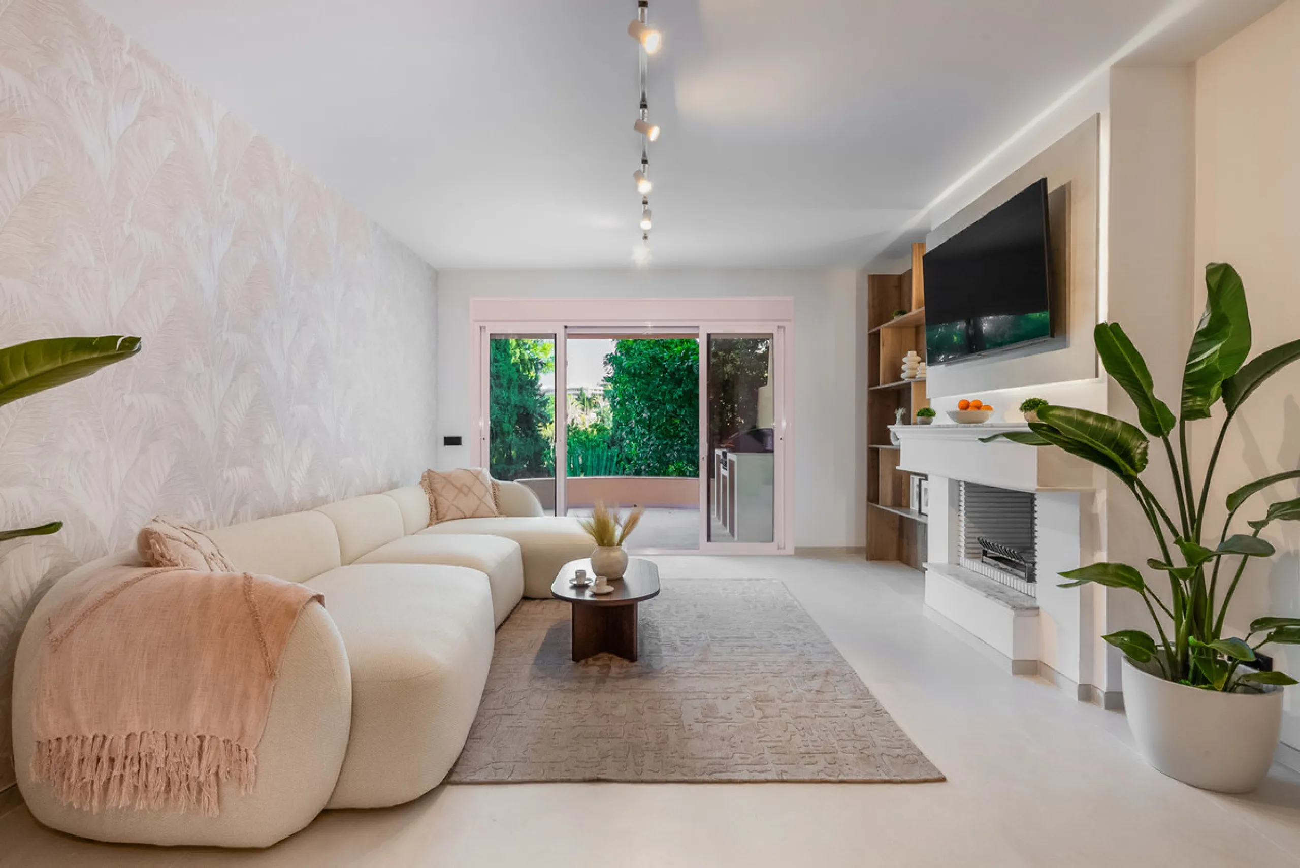 Discover a rare gem in Marbella: a fully modernized 4-bedroom, 4-bathroom apartment in an exclusive boutique community of just 18 residences. Offering 220m² of refined living space, this home boasts a sun-soaked 45m² terrace, a private outdoor BBQ kitchen