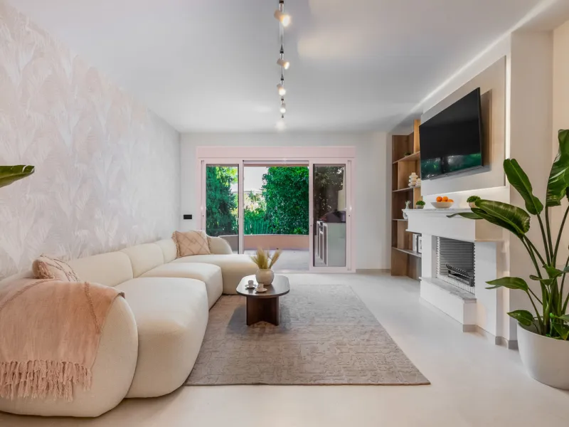 Discover a rare gem in Marbella: a fully modernized 4-bedroom, 4-bathroom apartment in an exclusive boutique community of just 18 residences. Offering 220m² of refined living space, this home boasts a sun-soaked 45m² terrace, a private outdoor BBQ kitchen
