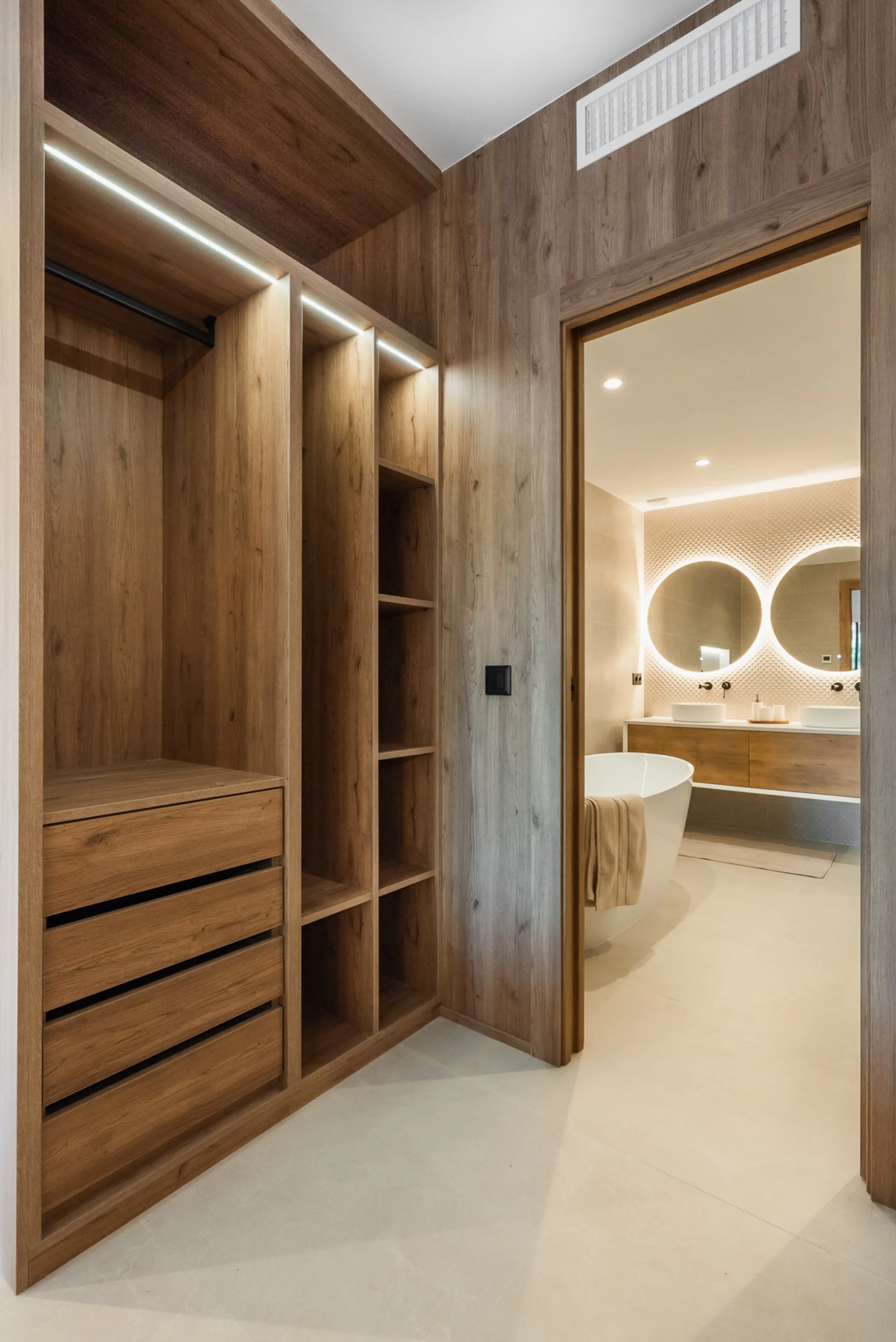 Discover a rare gem in Marbella: a fully modernized 4-bedroom, 4-bathroom apartment in an exclusive boutique community of just 18 residences. Offering 220m² of refined living space, this home boasts a sun-soaked 45m² terrace, a private outdoor BBQ kitchen