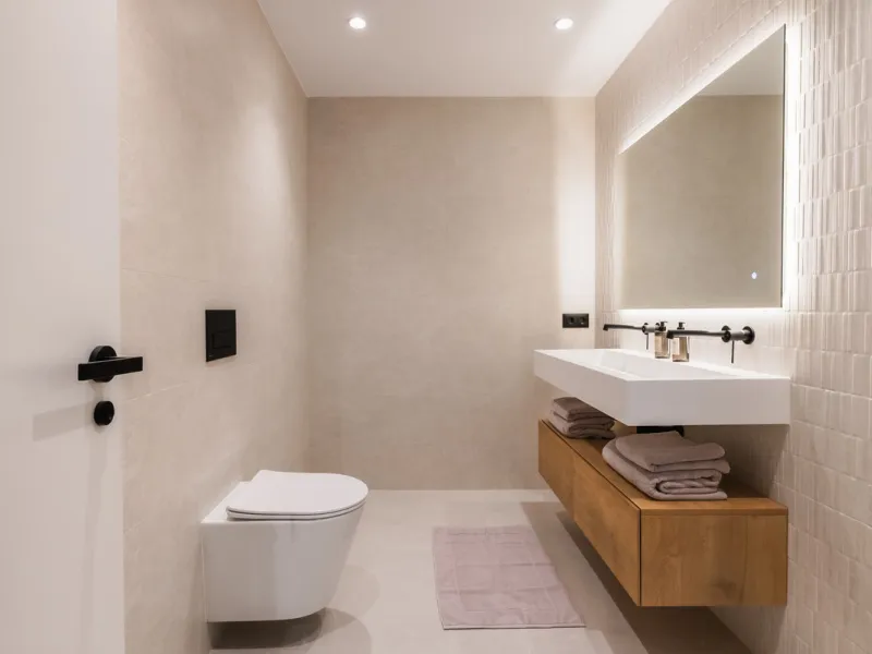 Discover a rare gem in Marbella: a fully modernized 4-bedroom, 4-bathroom apartment in an exclusive boutique community of just 18 residences. Offering 220m² of refined living space, this home boasts a sun-soaked 45m² terrace, a private outdoor BBQ kitchen