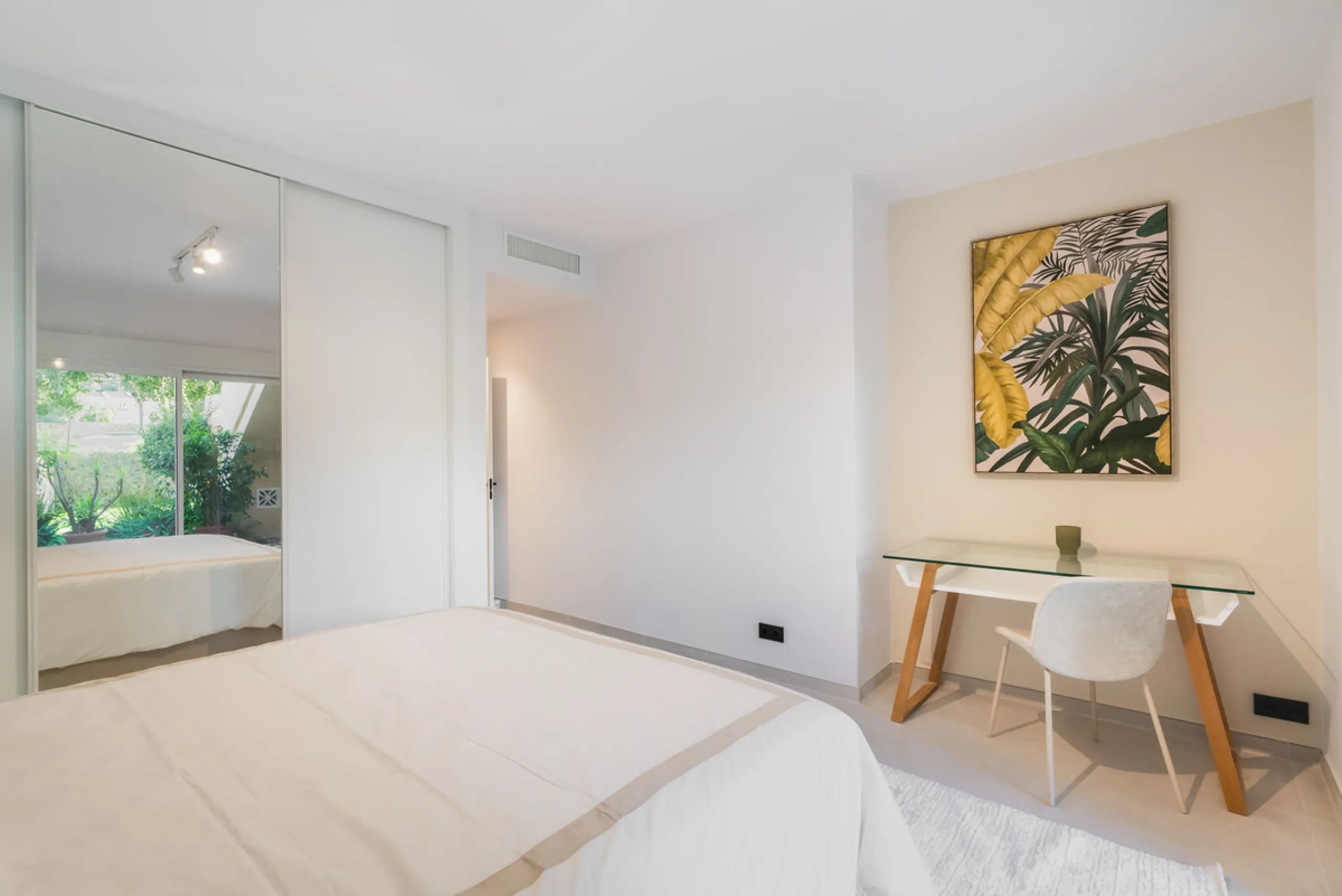 Discover a rare gem in Marbella: a fully modernized 4-bedroom, 4-bathroom apartment in an exclusive boutique community of just 18 residences. Offering 220m² of refined living space, this home boasts a sun-soaked 45m² terrace, a private outdoor BBQ kitchen