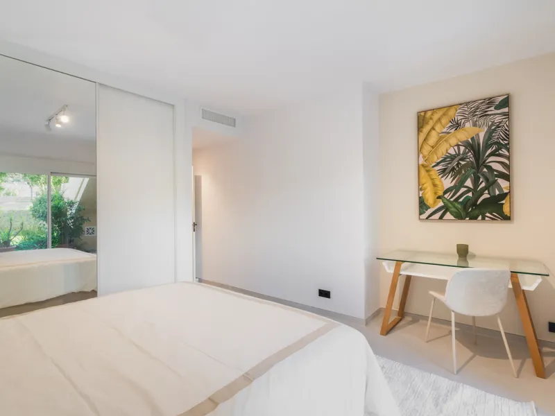 Discover a rare gem in Marbella: a fully modernized 4-bedroom, 4-bathroom apartment in an exclusive boutique community of just 18 residences. Offering 220m² of refined living space, this home boasts a sun-soaked 45m² terrace, a private outdoor BBQ kitchen