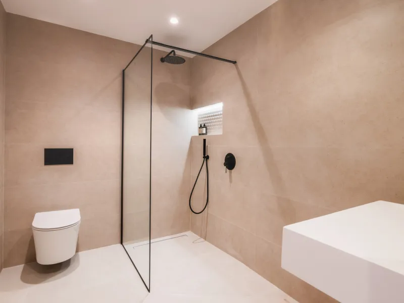 Discover a rare gem in Marbella: a fully modernized 4-bedroom, 4-bathroom apartment in an exclusive boutique community of just 18 residences. Offering 220m² of refined living space, this home boasts a sun-soaked 45m² terrace, a private outdoor BBQ kitchen