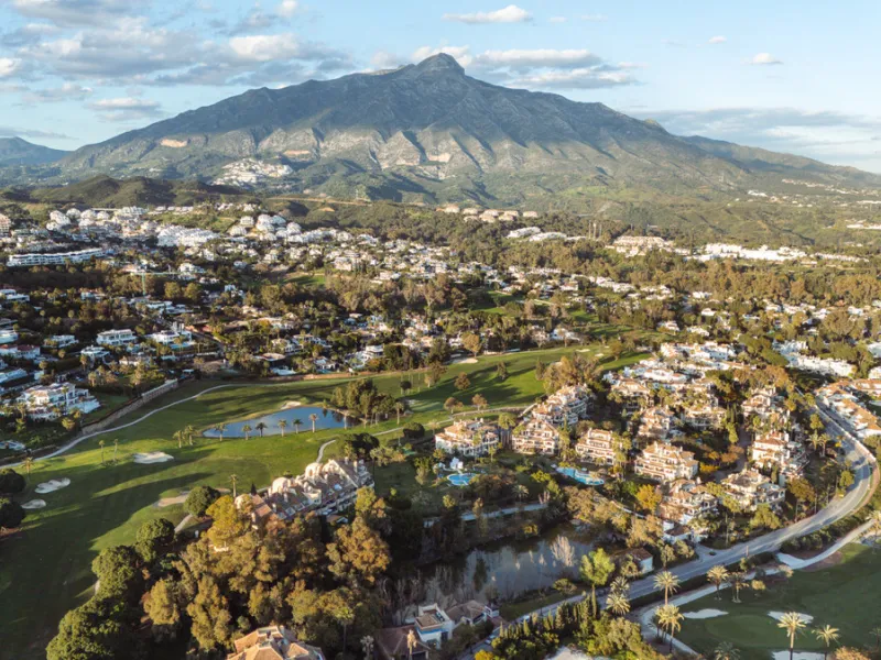 Discover a rare gem in Marbella: a fully modernized 4-bedroom, 4-bathroom apartment in an exclusive boutique community of just 18 residences. Offering 220m² of refined living space, this home boasts a sun-soaked 45m² terrace, a private outdoor BBQ kitchen