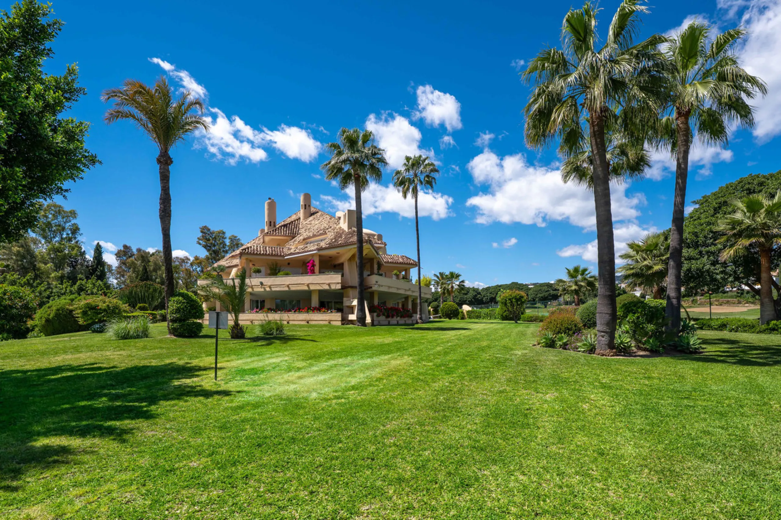 Discover a rare gem in Marbella: a fully modernized 4-bedroom, 4-bathroom apartment in an exclusive boutique community of just 18 residences. Offering 220m² of refined living space, this home boasts a sun-soaked 45m² terrace, a private outdoor BBQ kitchen