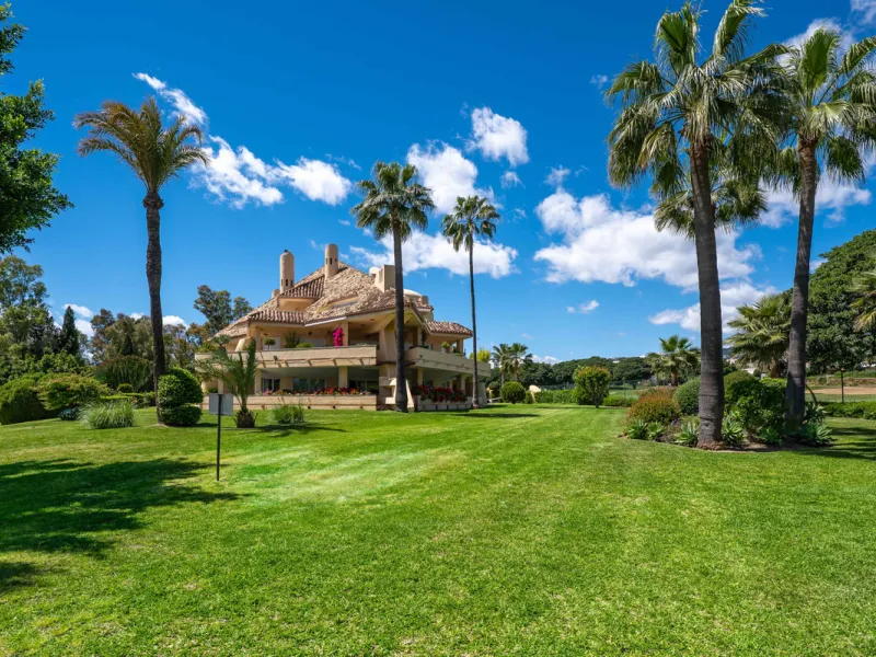 Discover a rare gem in Marbella: a fully modernized 4-bedroom, 4-bathroom apartment in an exclusive boutique community of just 18 residences. Offering 220m² of refined living space, this home boasts a sun-soaked 45m² terrace, a private outdoor BBQ kitchen