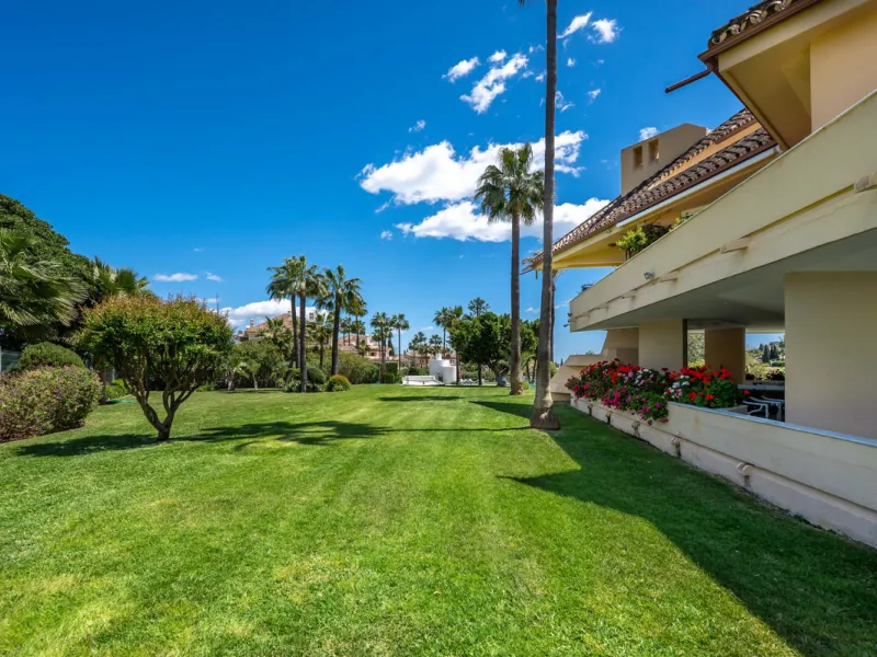 Discover a rare gem in Marbella: a fully modernized 4-bedroom, 4-bathroom apartment in an exclusive boutique community of just 18 residences. Offering 220m² of refined living space, this home boasts a sun-soaked 45m² terrace, a private outdoor BBQ kitchen