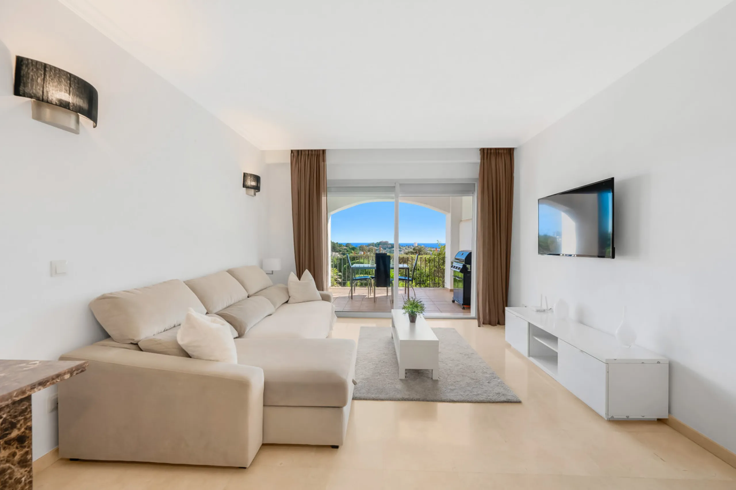 Apartment - Ground Floor Apartment в продаже в Benahavís, Málaga. В доме 2 спален и 2 ванных комнат. Площадь дома 139 м²
