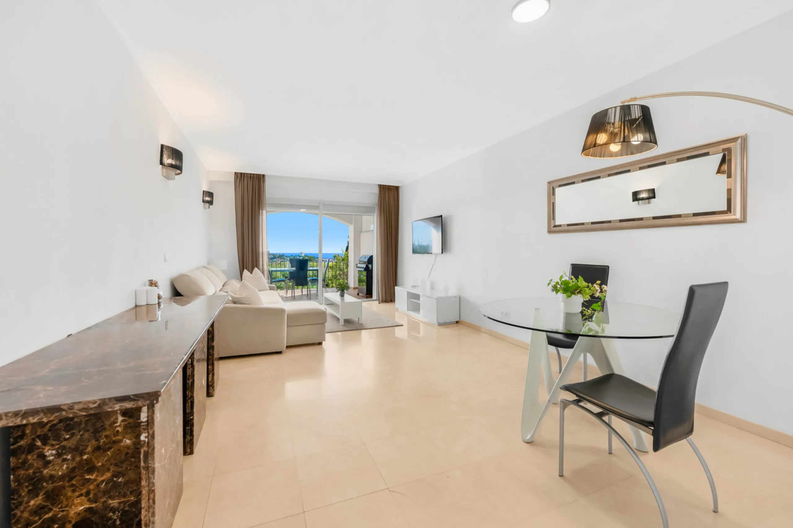 Apartment - Ground Floor Apartment в продаже в Benahavís, Málaga. В доме 2 спален и 2 ванных комнат. Площадь дома 139 м²