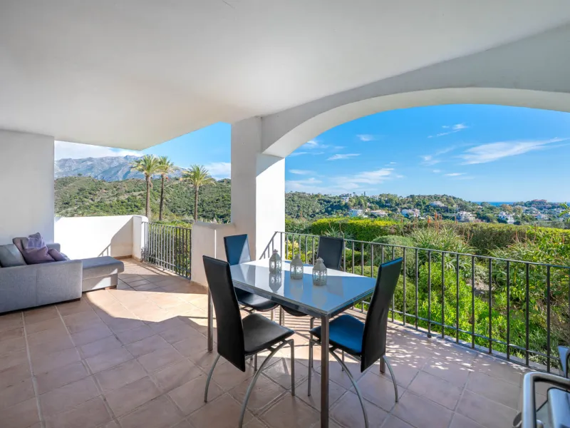 Apartment - Ground Floor Apartment в продаже в Benahavís, Málaga. В доме 2 спален и 2 ванных комнат. Площадь дома 139 м²