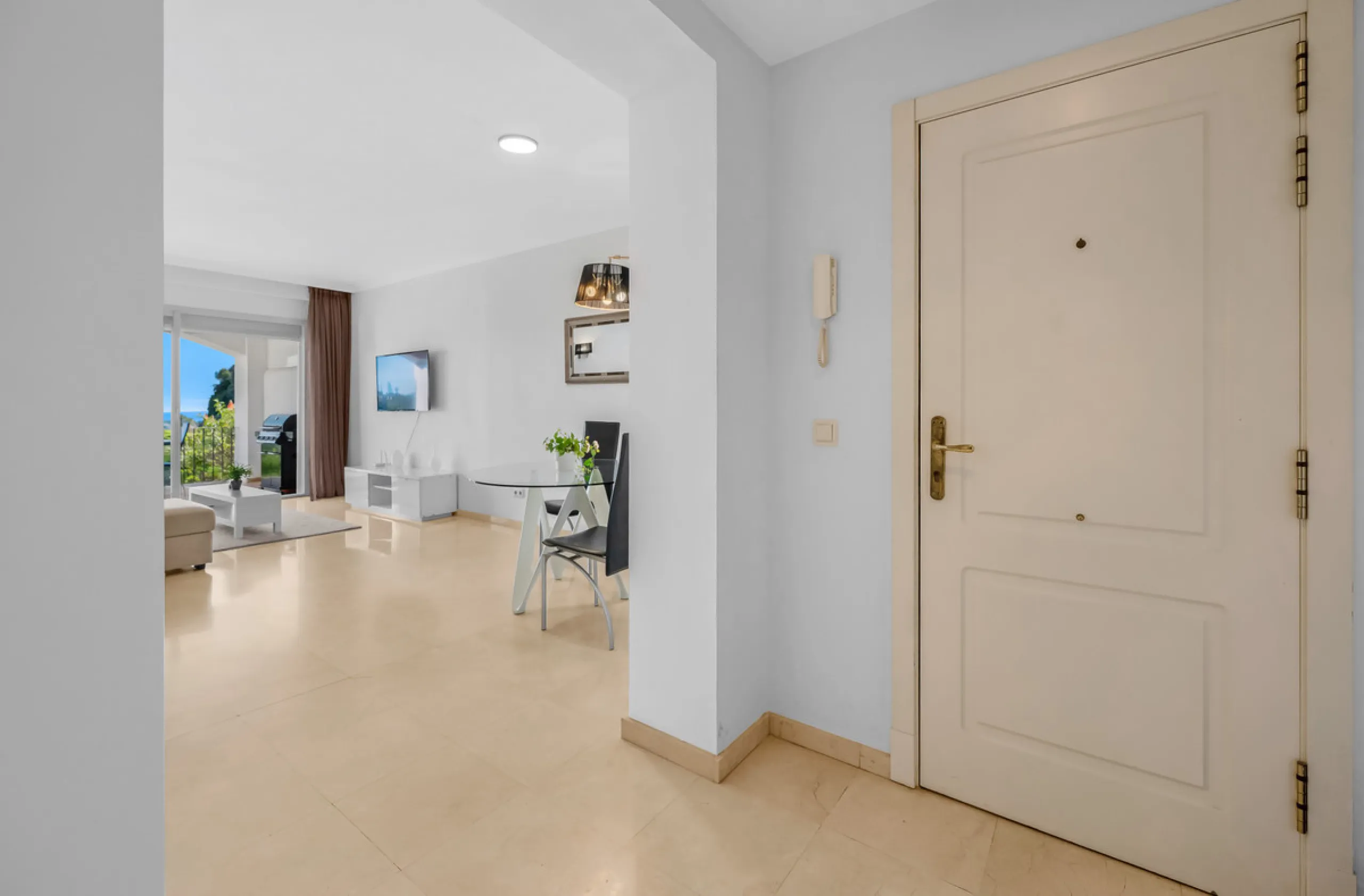 Apartment - Ground Floor Apartment в продаже в Benahavís, Málaga. В доме 2 спален и 2 ванных комнат. Площадь дома 139 м²