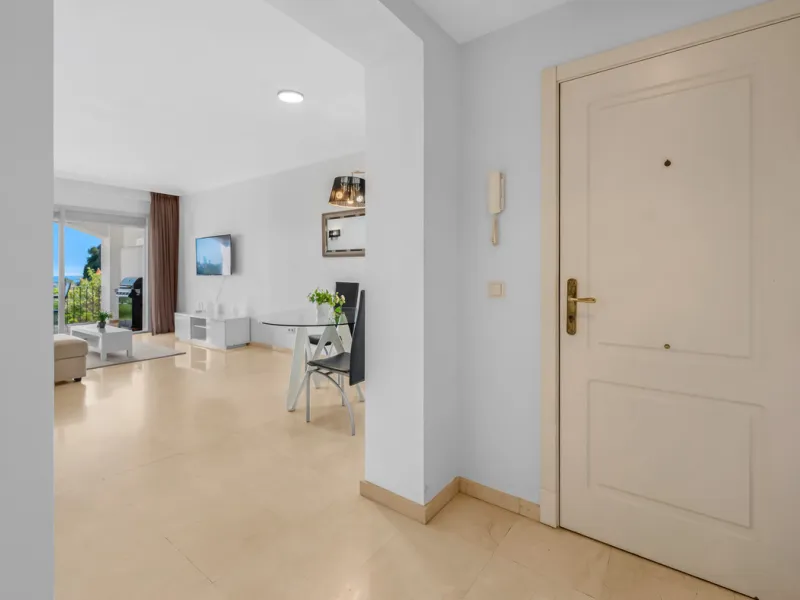 Apartment - Ground Floor Apartment в продаже в Benahavís, Málaga. В доме 2 спален и 2 ванных комнат. Площадь дома 139 м²