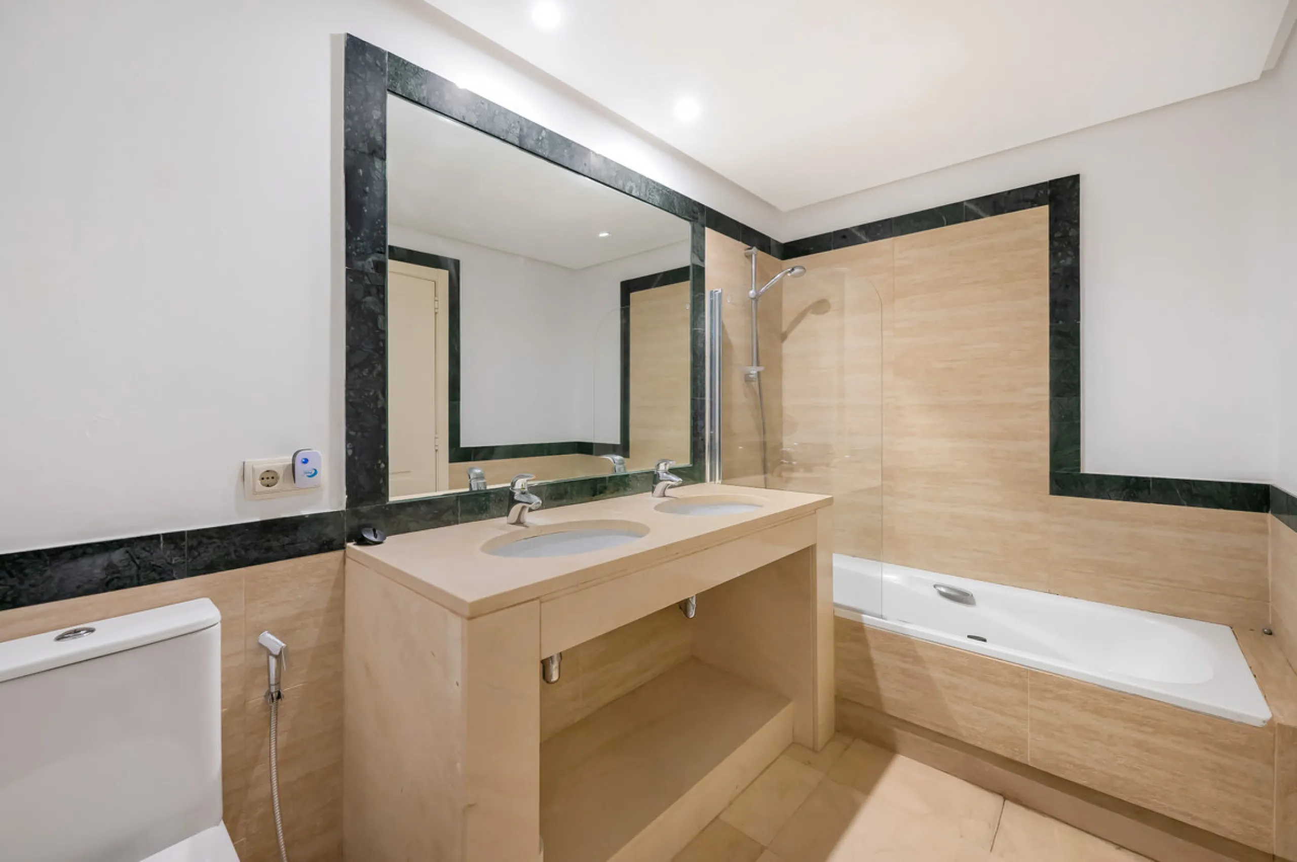 Apartment - Ground Floor Apartment в продаже в Benahavís, Málaga. В доме 2 спален и 2 ванных комнат. Площадь дома 139 м²