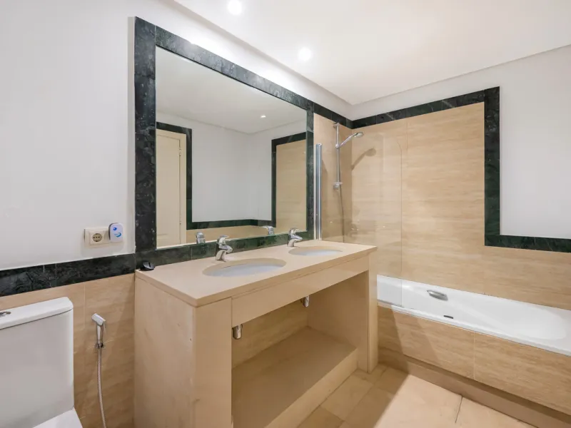 Apartment - Ground Floor Apartment в продаже в Benahavís, Málaga. В доме 2 спален и 2 ванных комнат. Площадь дома 139 м²