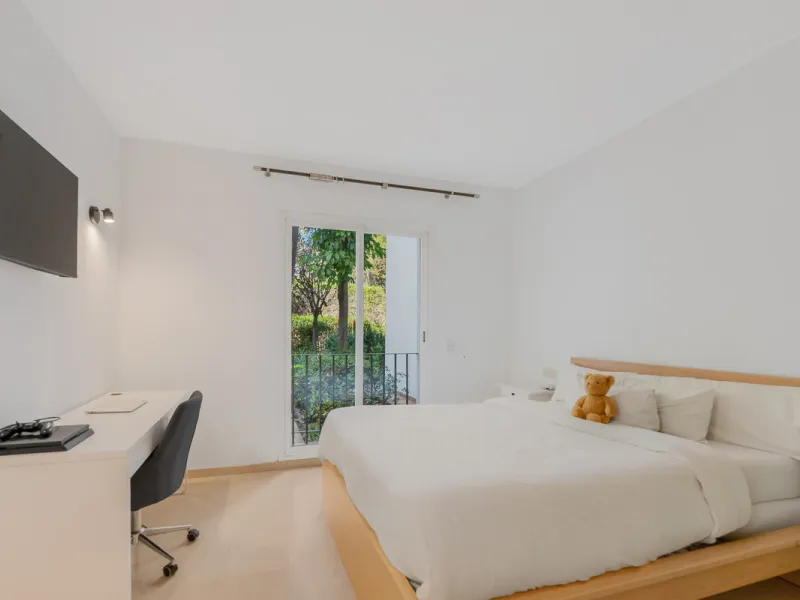 Apartment - Ground Floor Apartment в продаже в Benahavís, Málaga. В доме 2 спален и 2 ванных комнат. Площадь дома 139 м²
