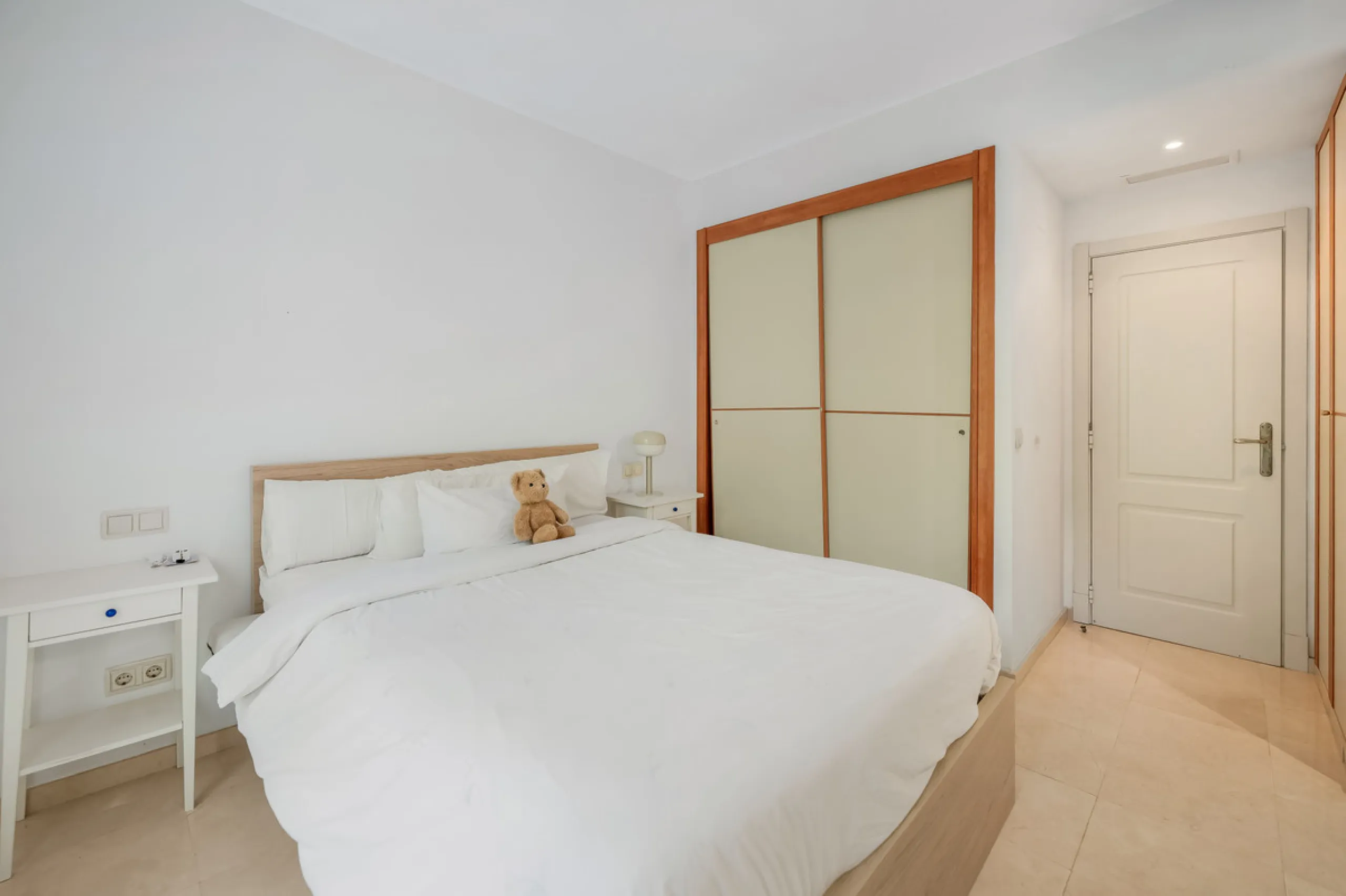 Apartment - Ground Floor Apartment в продаже в Benahavís, Málaga. В доме 2 спален и 2 ванных комнат. Площадь дома 139 м²