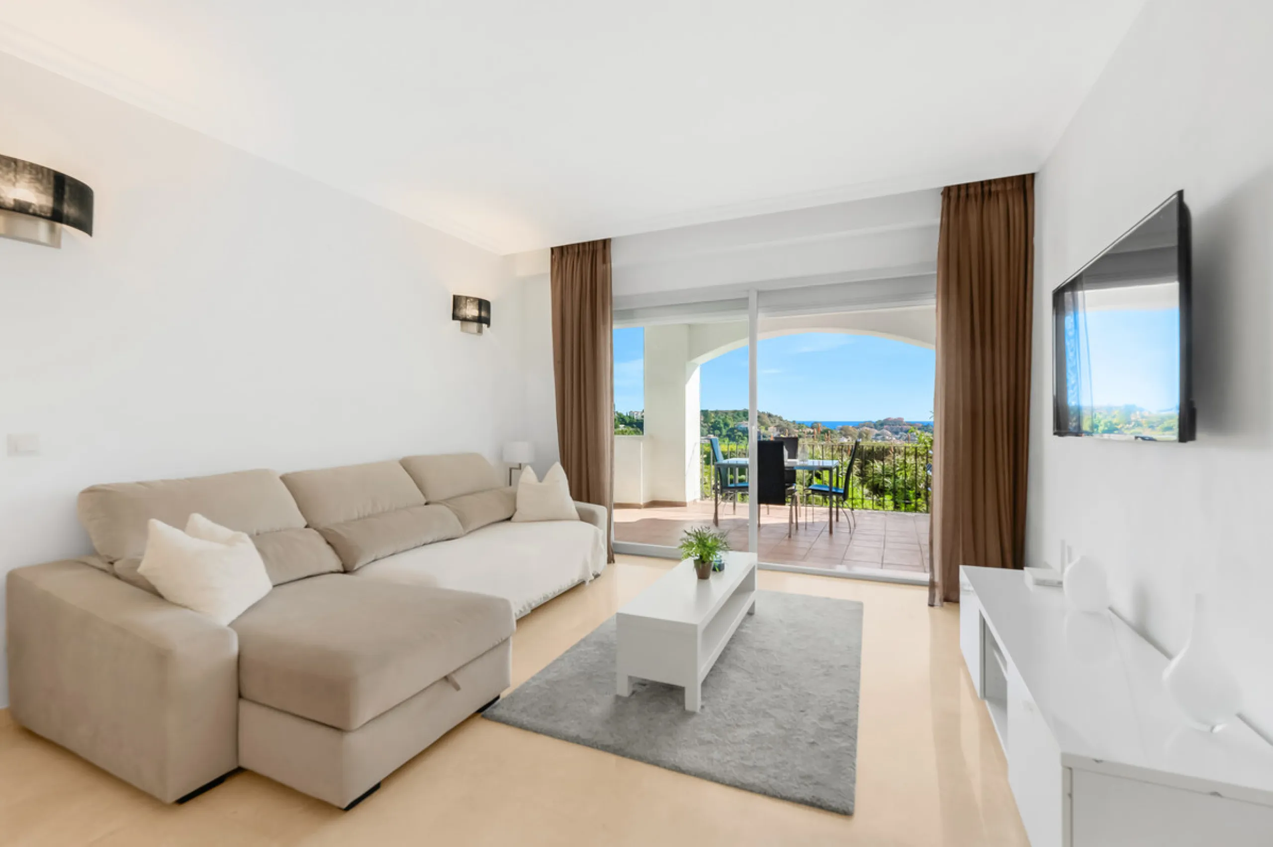 Apartment - Ground Floor Apartment в продаже в Benahavís, Málaga. В доме 2 спален и 2 ванных комнат. Площадь дома 139 м²