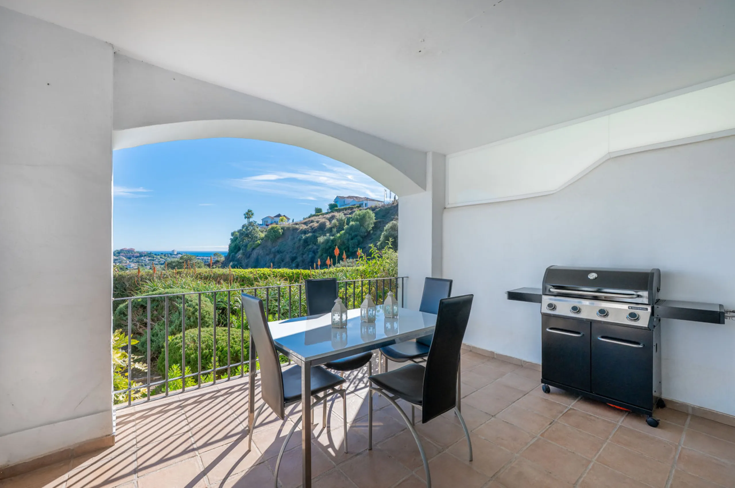 Apartment - Ground Floor Apartment в продаже в Benahavís, Málaga. В доме 2 спален и 2 ванных комнат. Площадь дома 139 м²