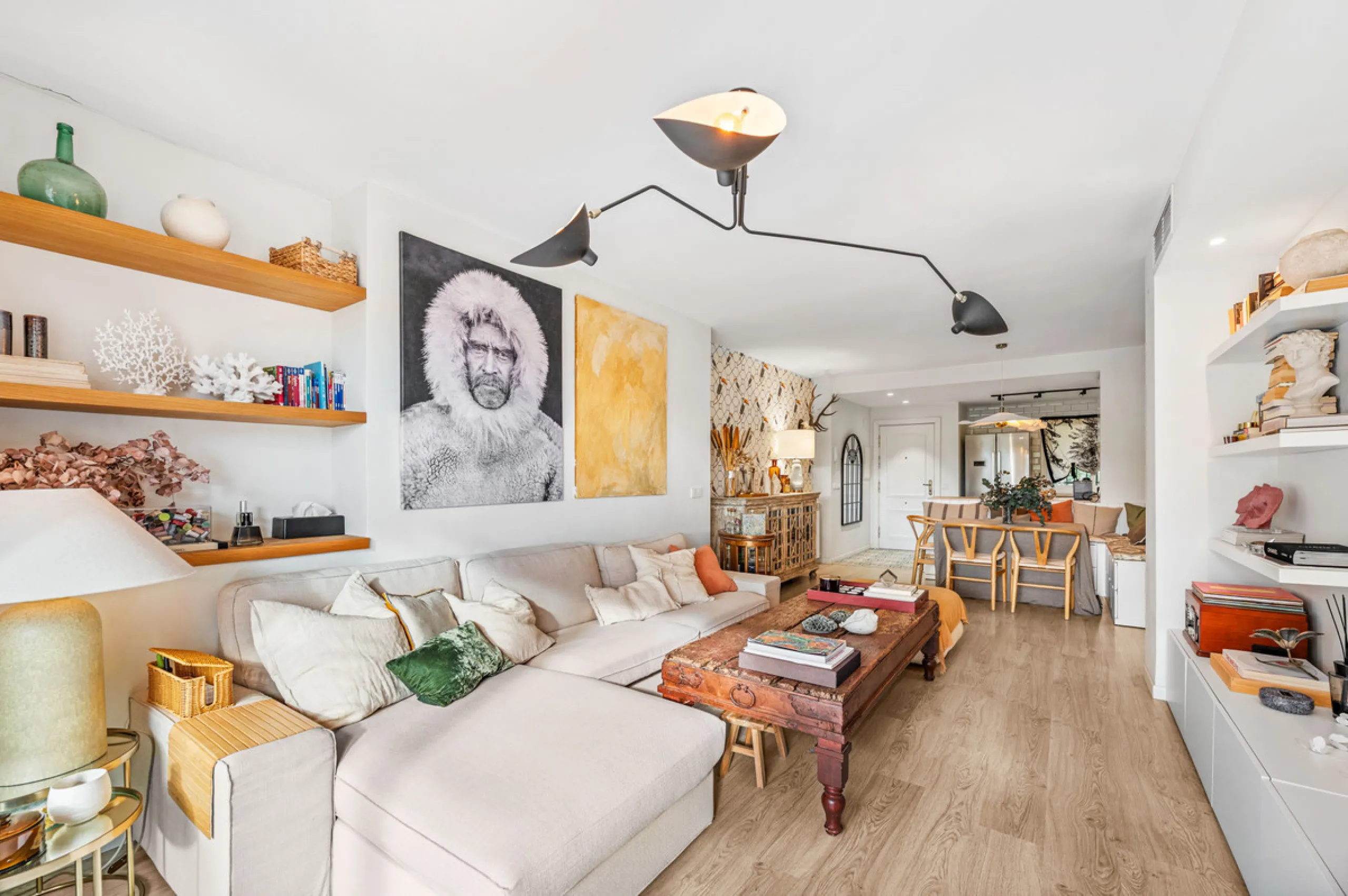 This beautifully refurbished yet thoughtfully personalised two-bedroom, two-bathroom apartment is set within the sought-after gated community of Campos de Guadalmina, offering open golf views from every bedroom.
