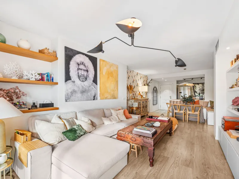 This beautifully refurbished yet thoughtfully personalised two-bedroom, two-bathroom apartment is set within the sought-after gated community of Campos de Guadalmina, offering open golf views from every bedroom.