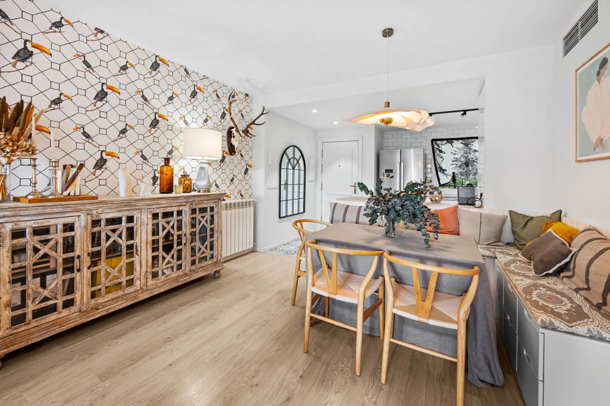 This beautifully refurbished yet thoughtfully personalised two-bedroom, two-bathroom apartment is set within the sought-after gated community of Campos de Guadalmina, offering open golf views from every bedroom.