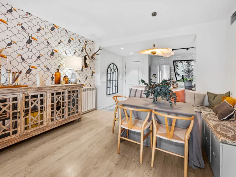 This beautifully refurbished yet thoughtfully personalised two-bedroom, two-bathroom apartment is set within the sought-after gated community of Campos de Guadalmina, offering open golf views from every bedroom.