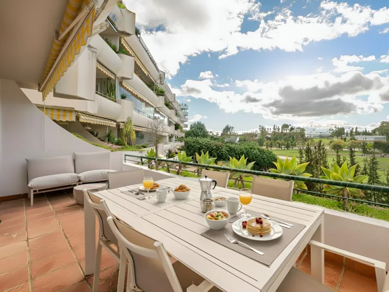 This beautifully refurbished yet thoughtfully personalised two-bedroom, two-bathroom apartment is set within the sought-after gated community of Campos de Guadalmina, offering open golf views from every bedroom.